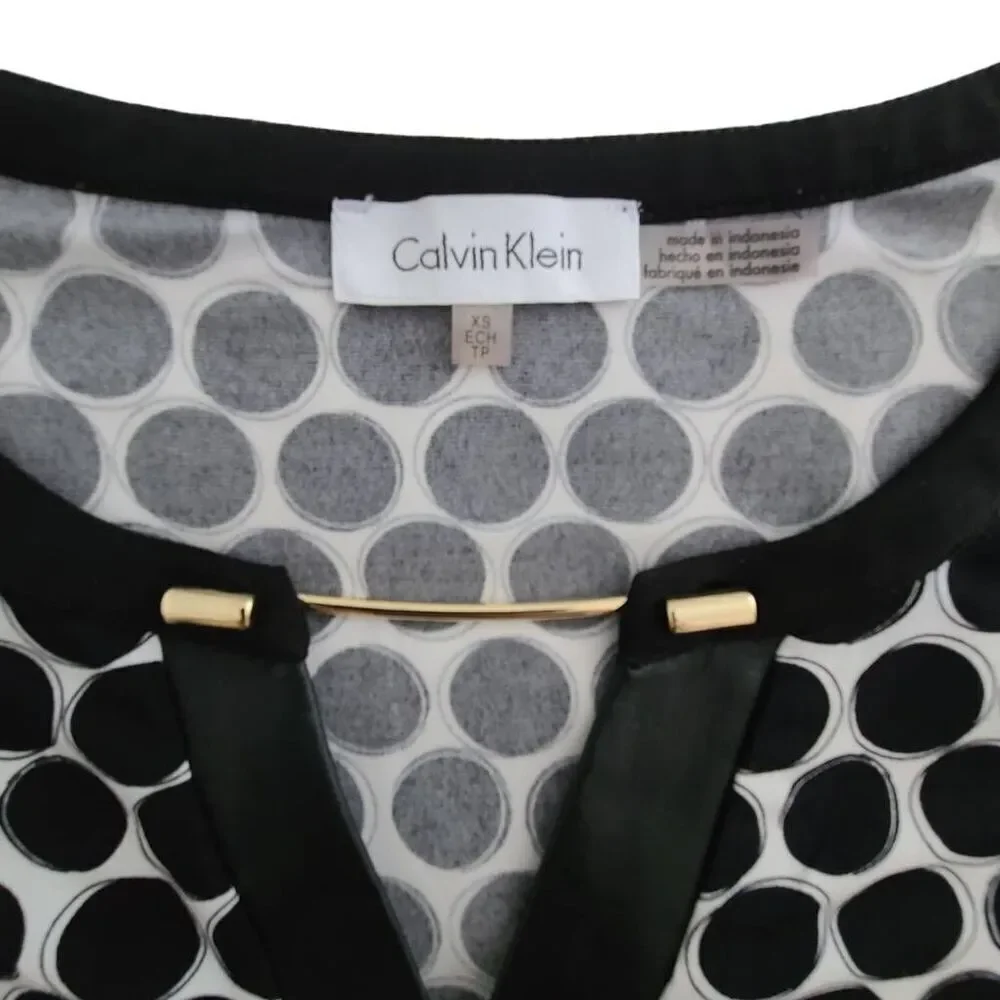 Calvin Klein Polka Dot Sleeveless Blouse Faux Leather Trim Size XS - Picture 3 of 9